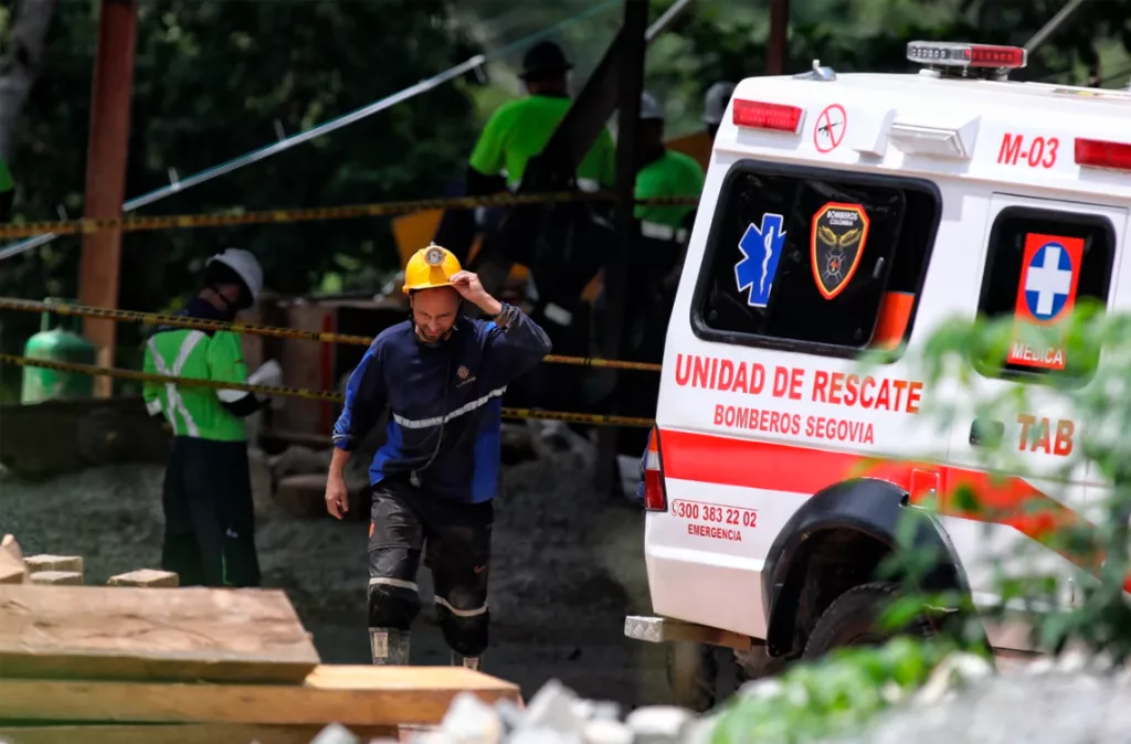 23 trabajadores atrapados en una mina de oro en Colombia son rescatados después de 43 horas