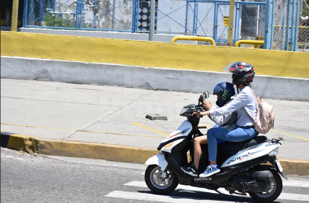 Arreciaran sanciones contra adultos que lleven a niños en motos