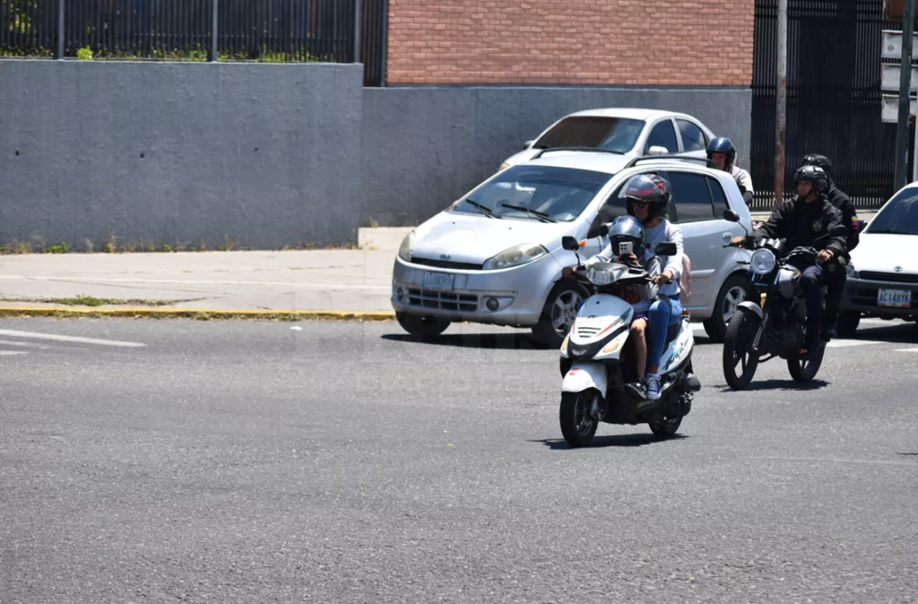Arreciaran sanciones contra adultos que lleven a niños en motos