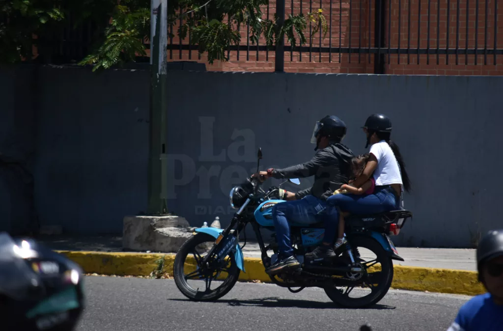 Arreciaran sanciones contra adultos que lleven a niños en motos