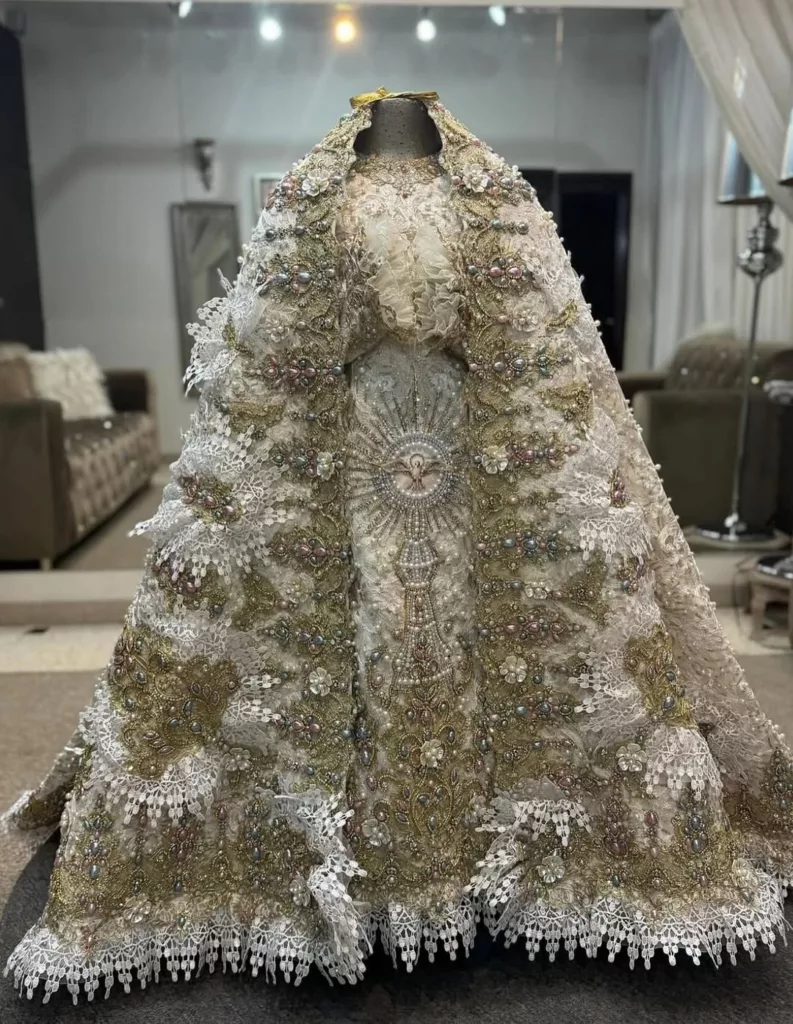 La Virgen del Valle vistió un simbólico vestido en su bajada de este 2025
