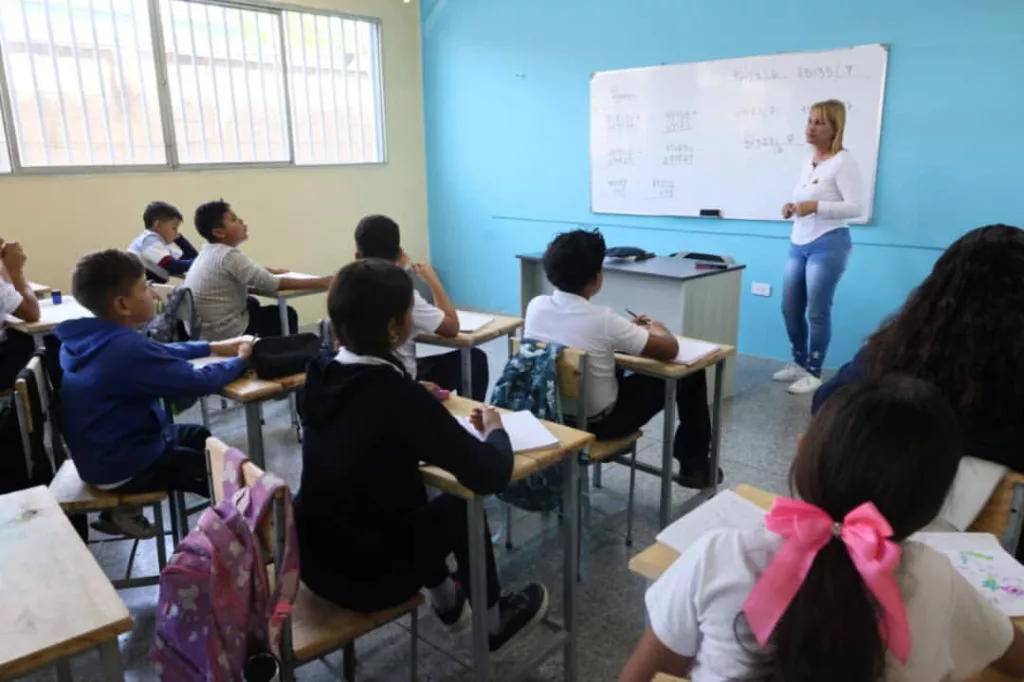 Ministro de Educación pide no suspender clases por fechas culturales o históricas