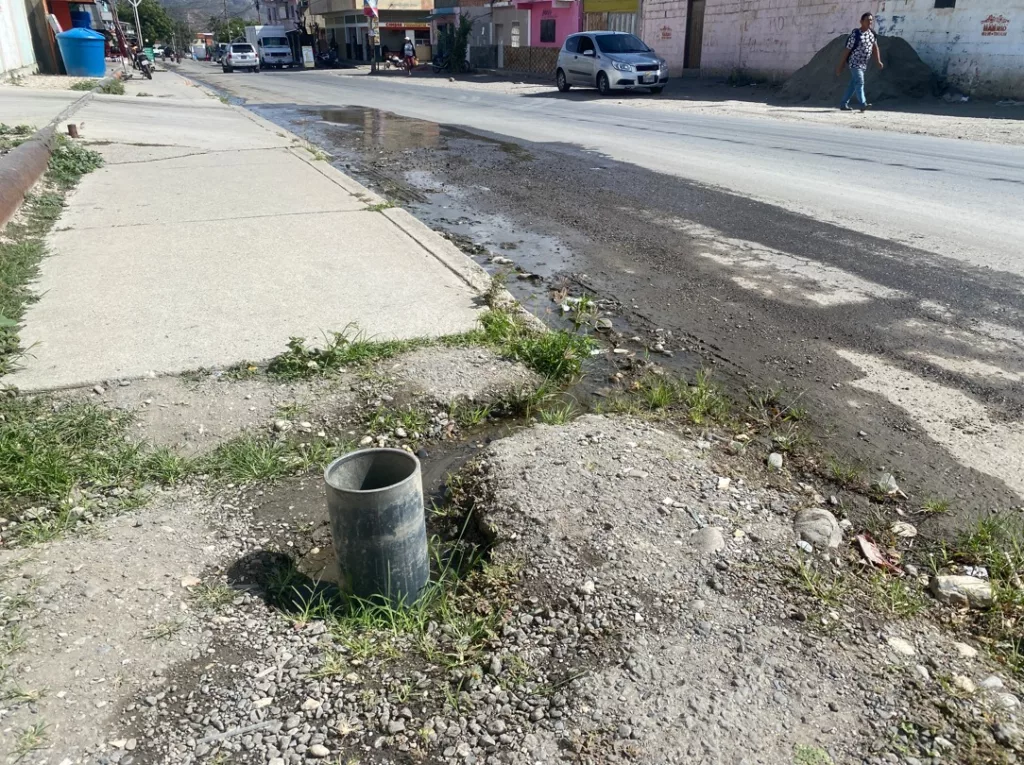 Litros de agua se pierden a diario en el barrio Bolívar