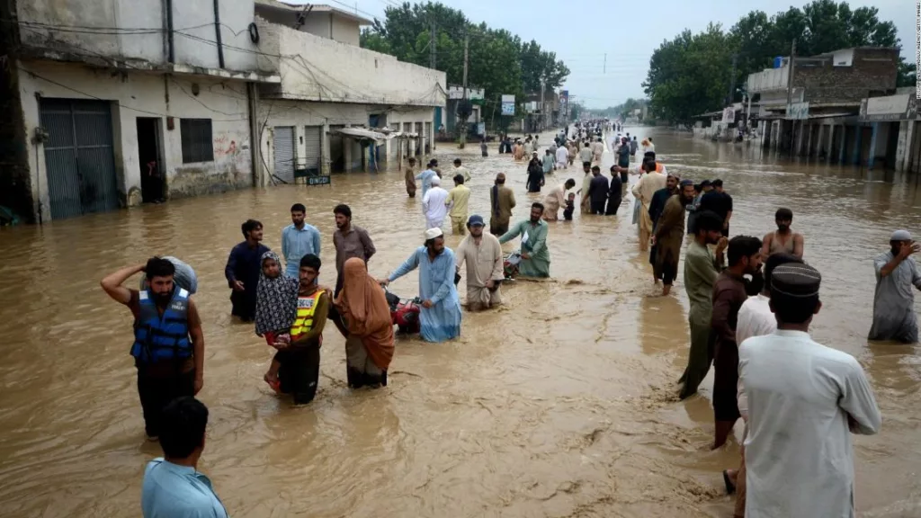 Inundaciones masivas en Pakistán causan evacuación de más de 2 millones de personas