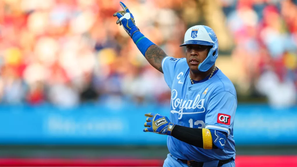 Swing histórico: Salvador Pérez alcanza los 300 jonrones y las 1,000 carreras impulsadas