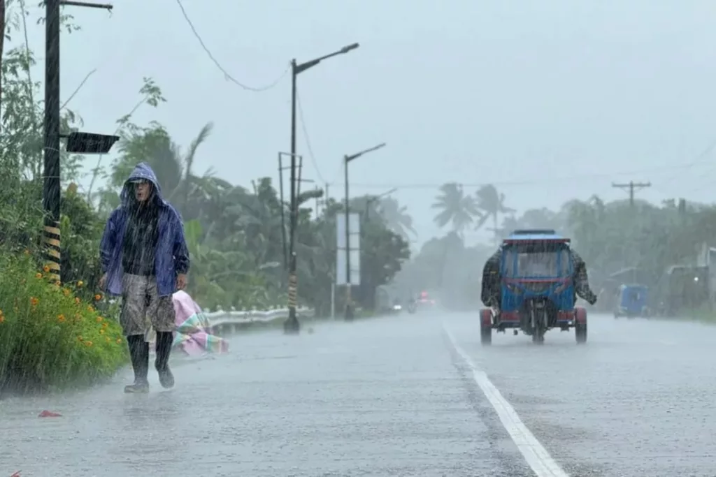 Miles de personas evacuadas en Filipinas por el supertifón Ragasa, que ahora se dirige hacia China
