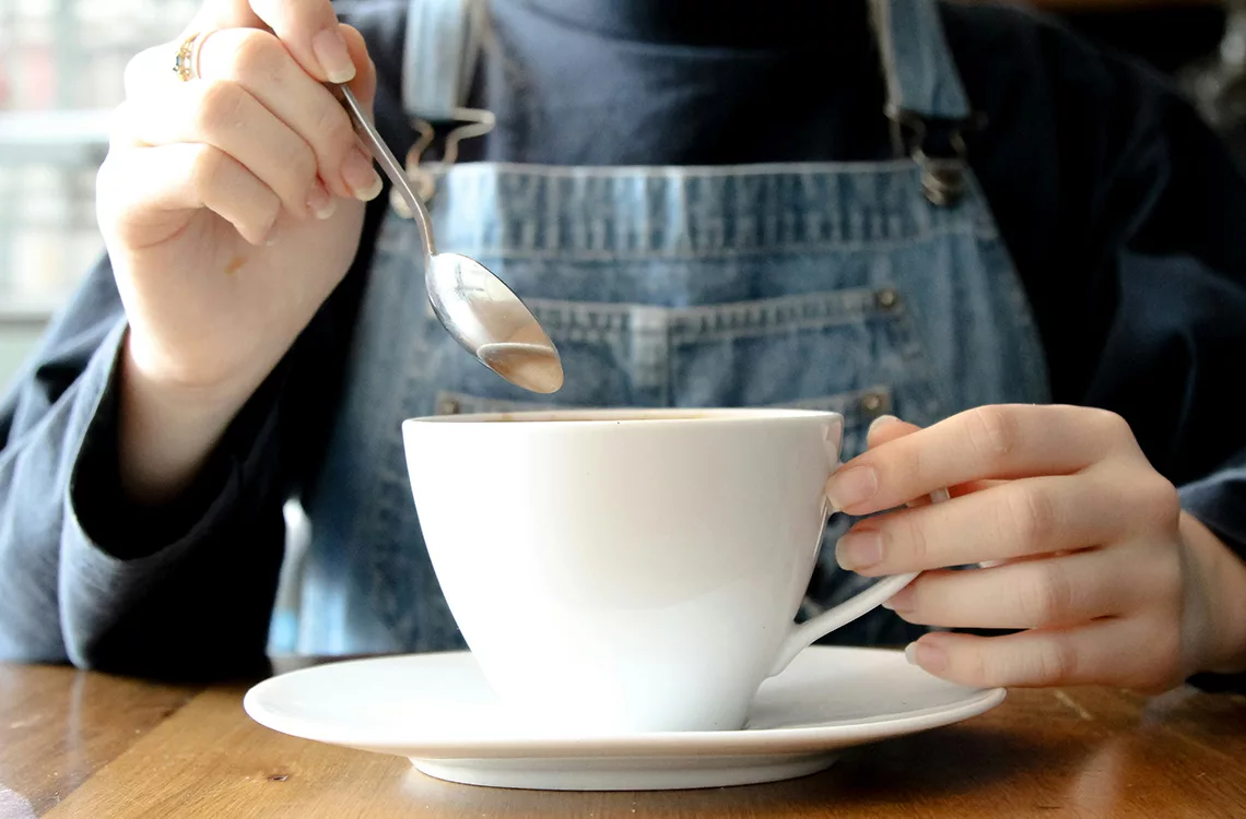 Estudio revela presencia de microplásticos en bebidas de consumo diario