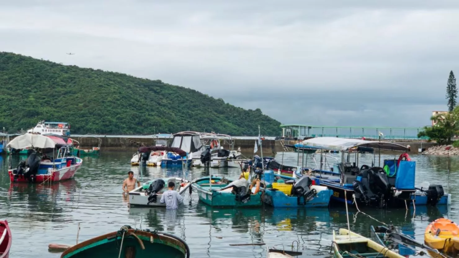 Miles de personas evacuadas en Filipinas por el supertifón Ragasa, que ahora se dirige hacia China