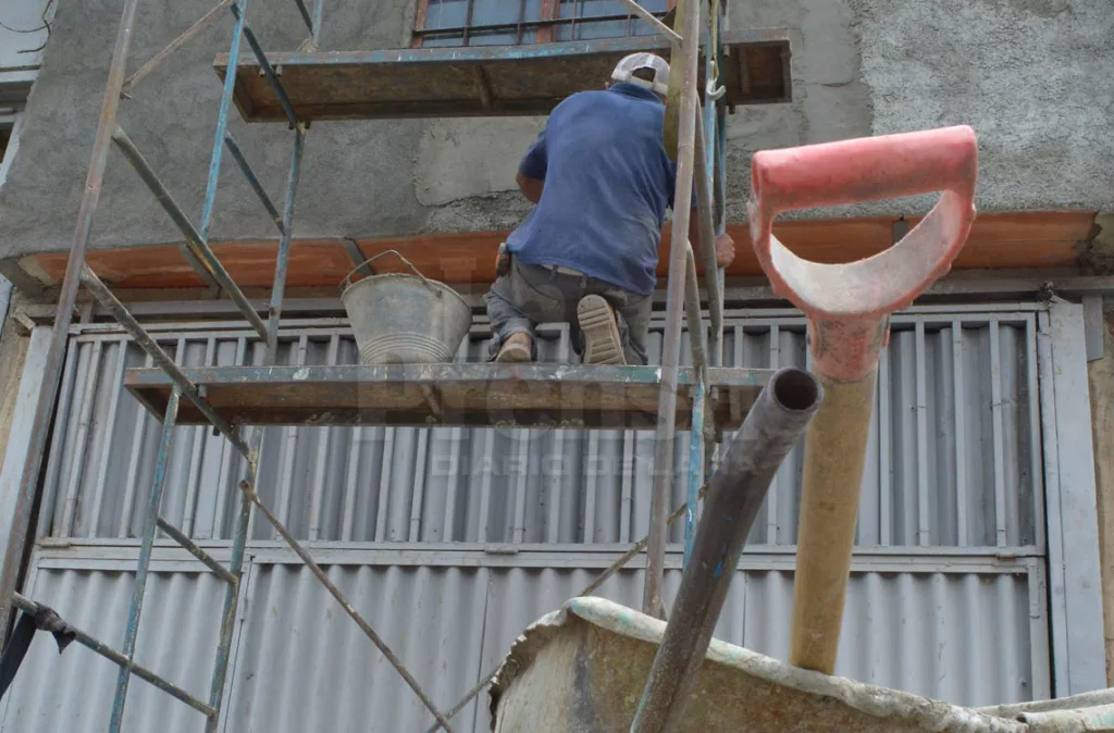 Obreros se aferran a los contratos que consiguen