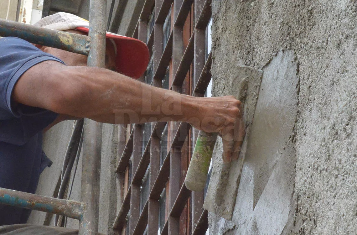 Obreros se aferran a los contratos que consiguen