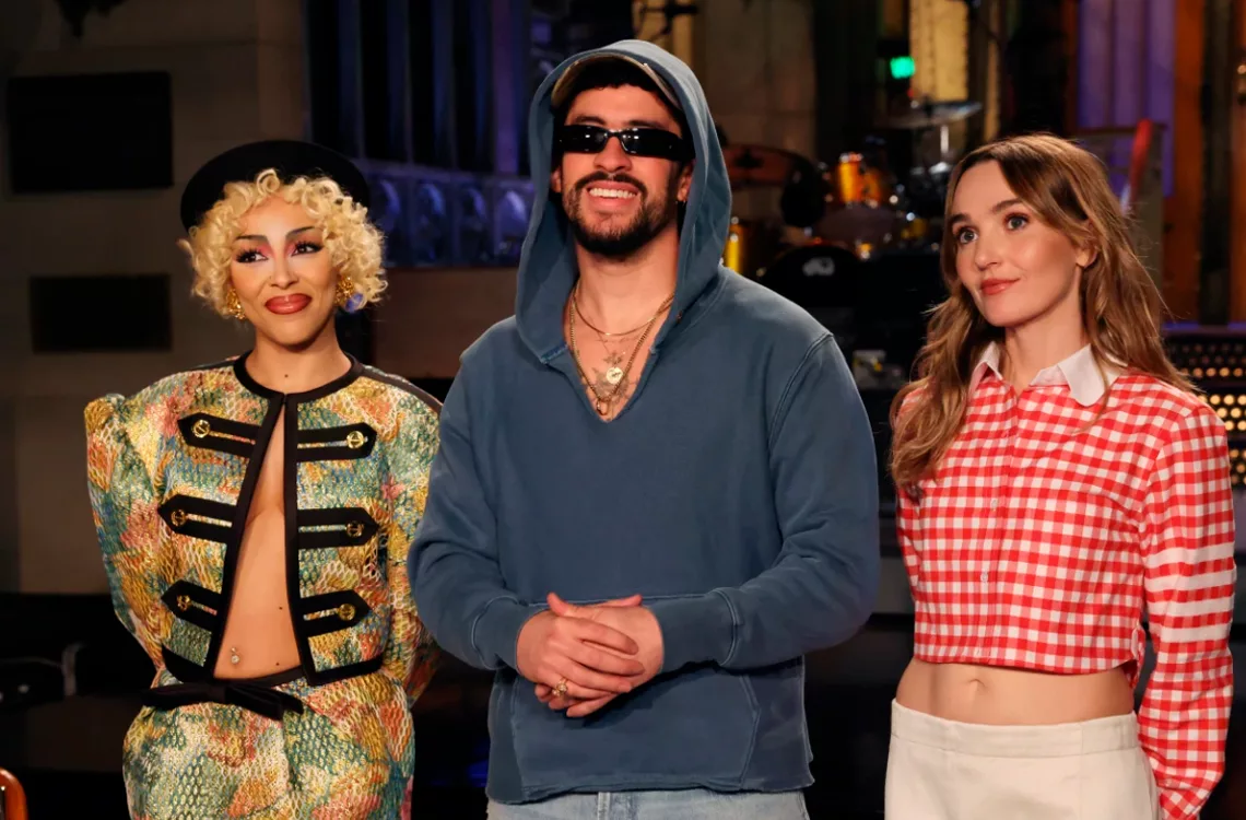 Bad Bunny aperturó la nueva temporada de SNL hablando del Super Bowl y con un sketch del Chavo del 8