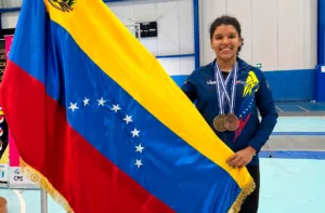 Esgrimista Clarismar Farías gana bronce en Barcelona