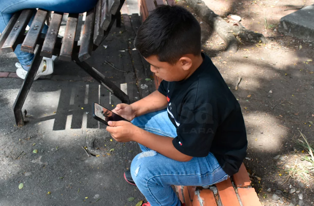 Comunicación es clave para uso del control parental en niños