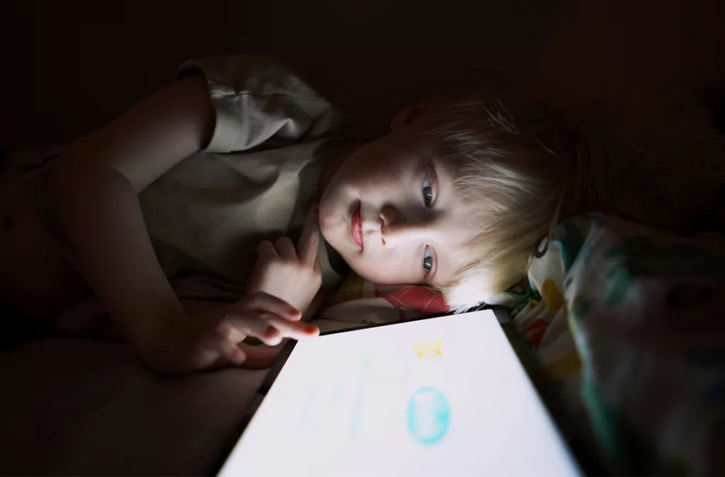 Comunicación es clave para uso del control parental en niños