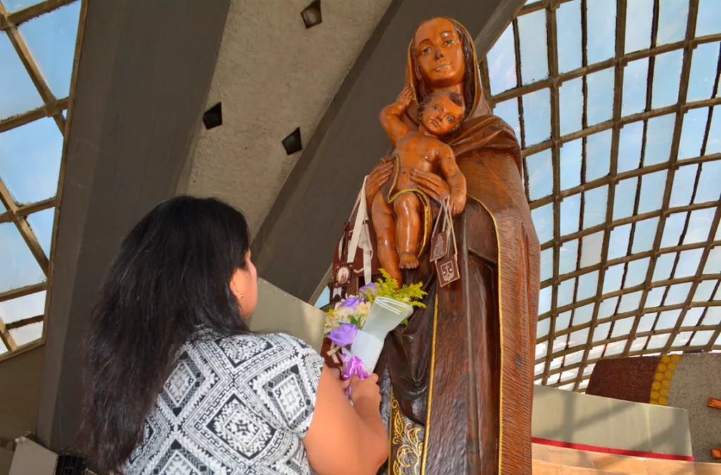Iglesia católica invita a rezar el rosario en este mes de octubre