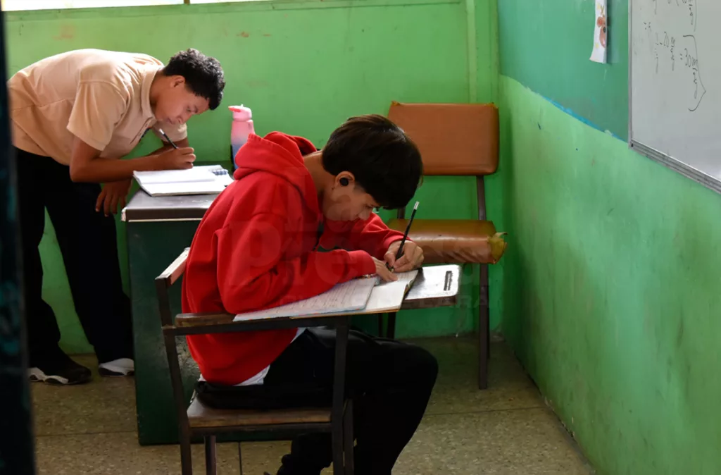 Ministerio de Educación crea comisión para evaluar el estrés generado por tareas escolares