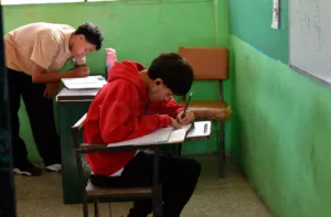 Ministerio de Educación crea comisión para evaluar el estrés generado por tareas escolares