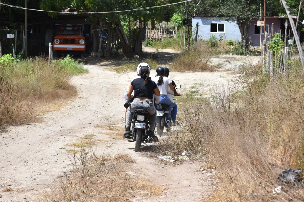 El Vidrio Norte necesita asfaltado y agua permanente