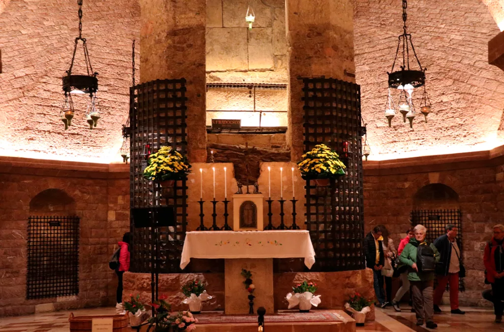 Restos de San Francisco de Asís serán expuestos por primera vez tras 800 años de su fallecimiento