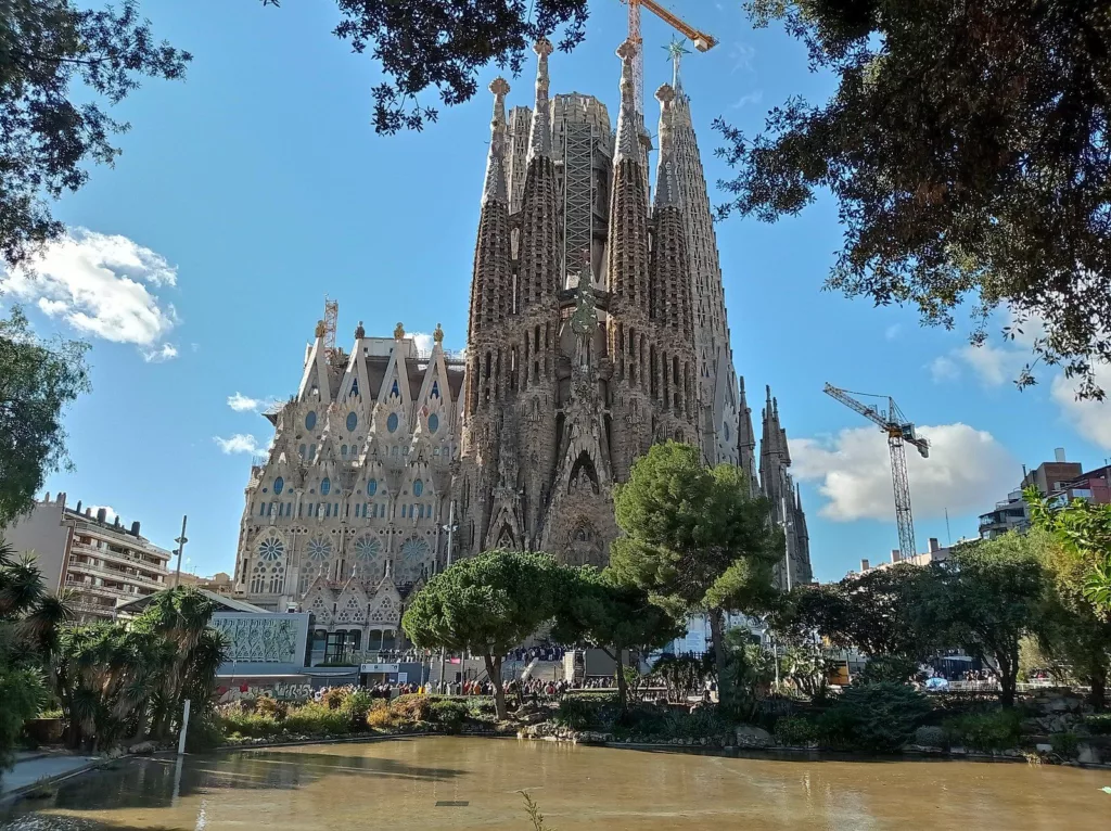 La Sagrada Familia de Barcelona se convierte en la iglesia más alta del mundo