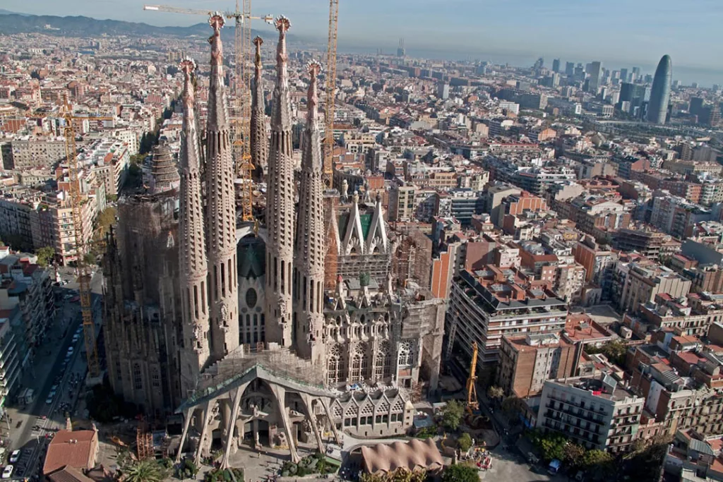 La Sagrada Familia de Barcelona se convierte en la iglesia más alta del mundo
