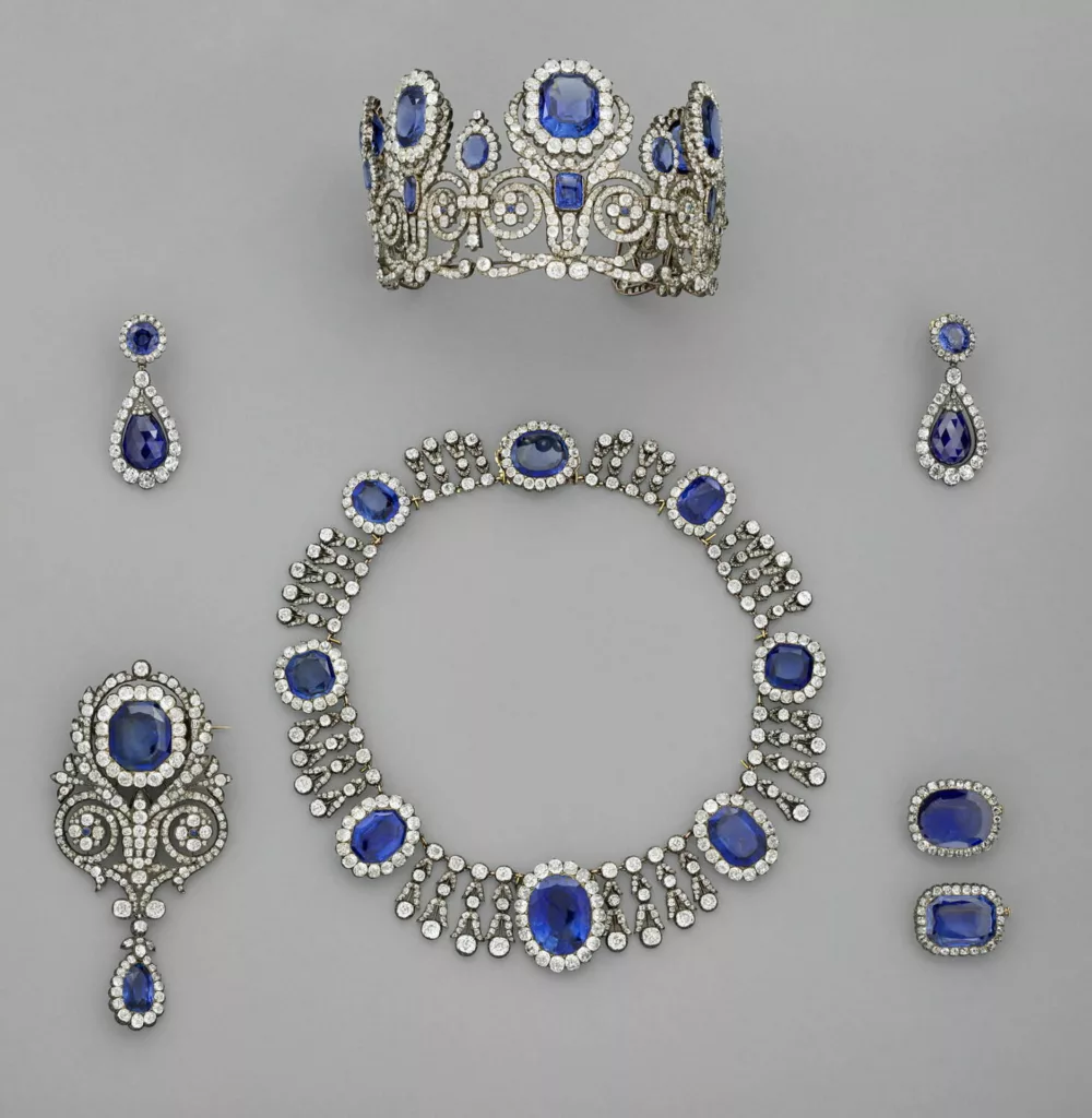 Museo de Louvre estima que el valor de las joyas robadas en 88 millones de euros