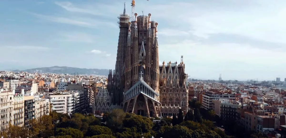 La Sagrada Familia de Barcelona se convierte en la iglesia más alta del mundo La Sagrada Familia de Barcelona se convierte en la iglesia más alta del mundo