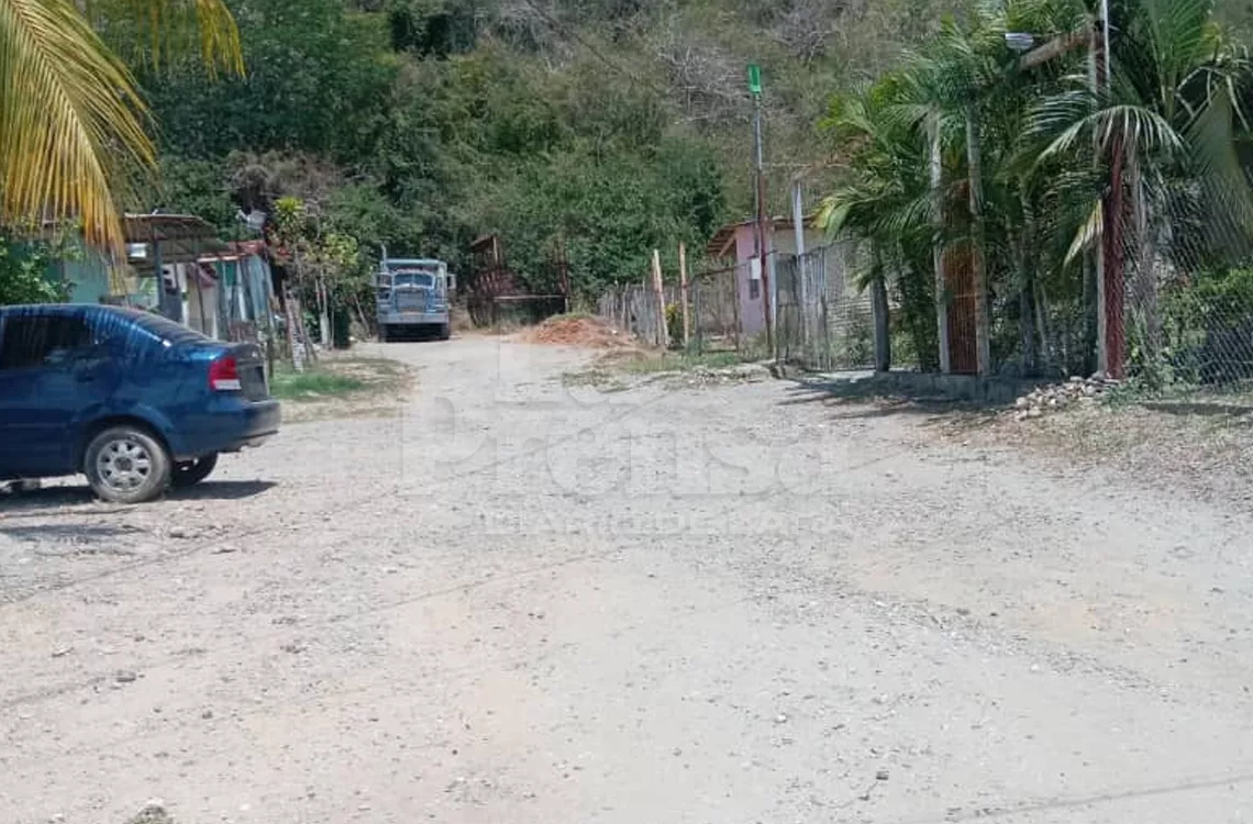 Vecinos de Indio Manaure sin asfalto y sin agua