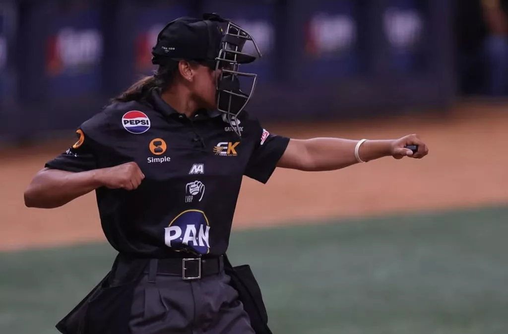Wanda Rodríguez se convierte en la primera árbitra en un juego oficial de la LVBP