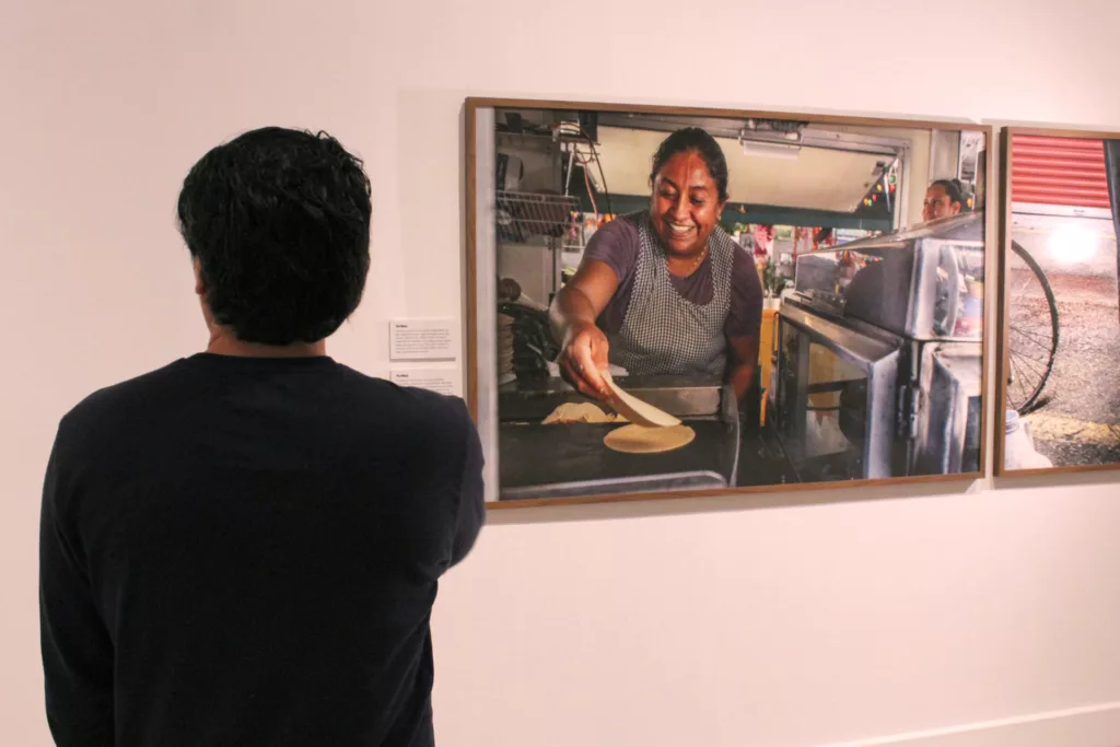 Exposición de un fotógrafo venezolano buscar dar a conocer la historia de migrantes en Florida