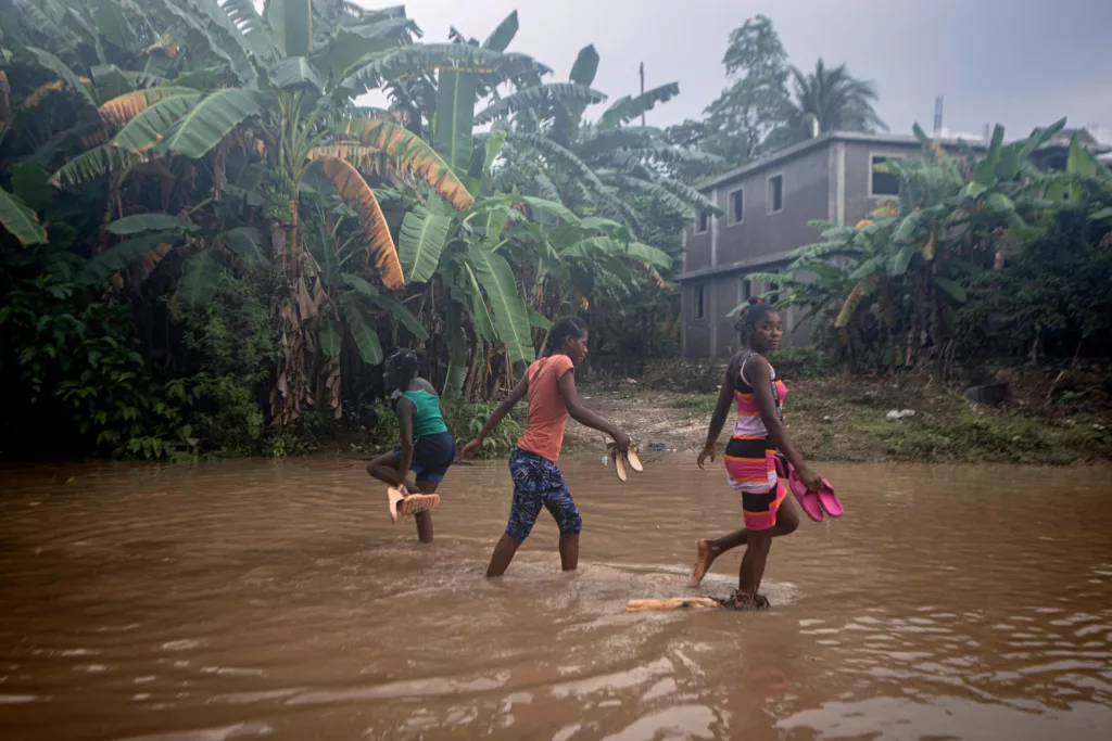 Unicef: 900.000 niños requieren ayuda tras una semana del paso del huracán Melissa por el Caribe