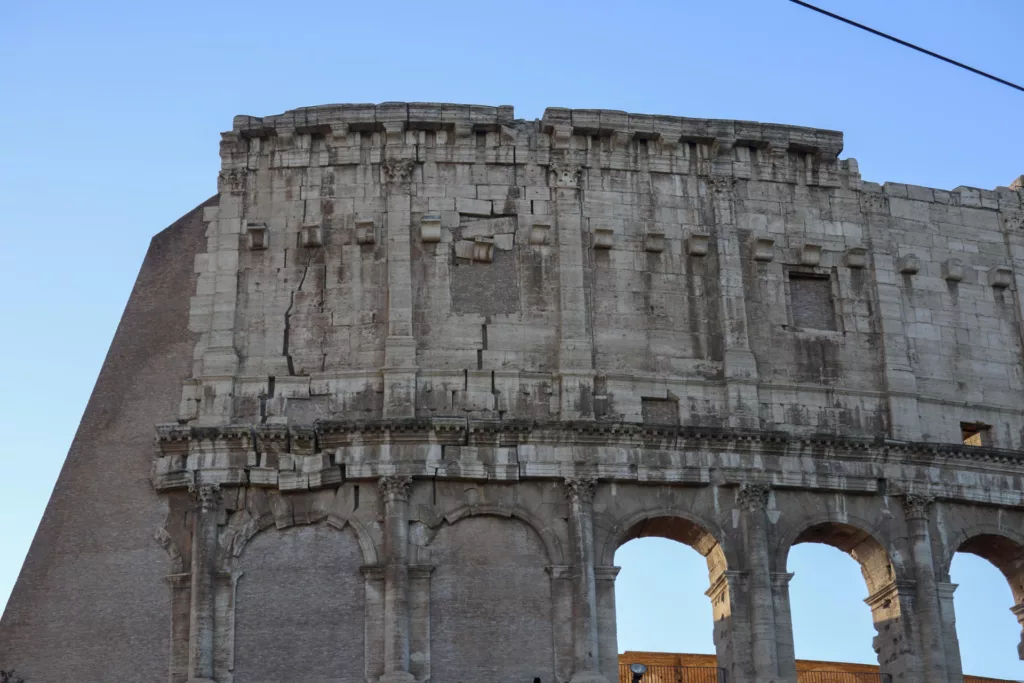 Difícil conservación de los monumentos antiguos en Roma complican el cuidado de su historia