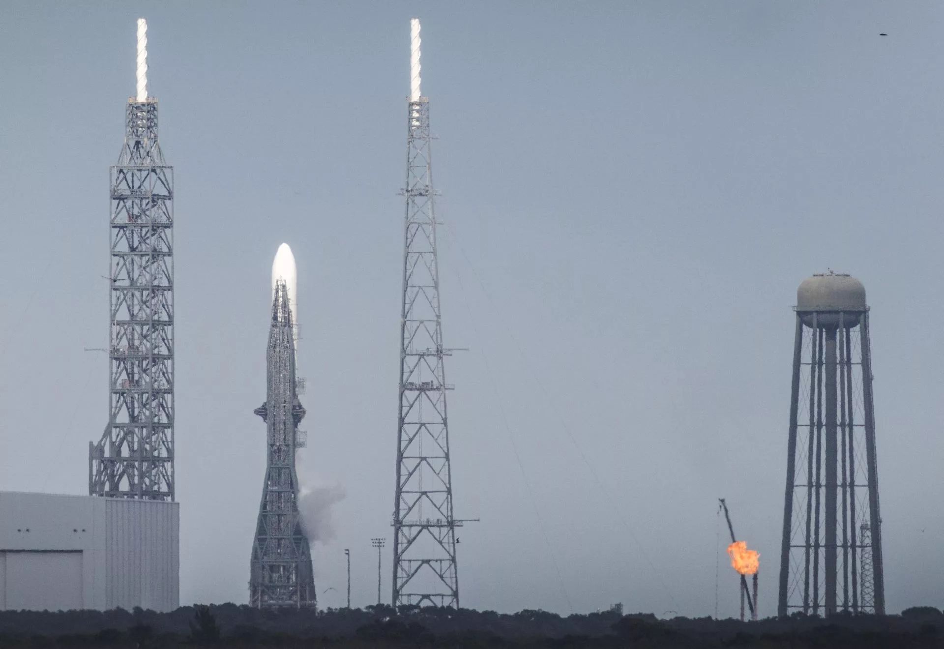 NASA cancela el lanzamiento de su misión Escapade por mal tiempo NASA cancela el lanzamiento de su misión Escapade por mal tiempo