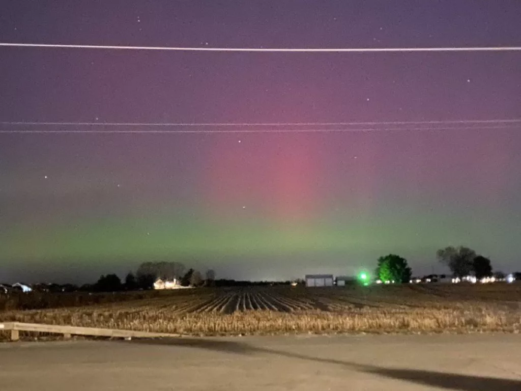 Auroras boreales iluminan cielos de EE. UU. tras tormenta geomagnética G4