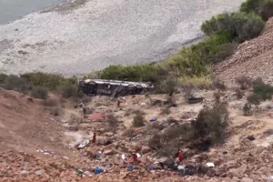 Caída de autobús a un abismo en perú cobró la vida de 37 personas