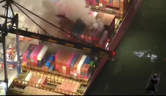 Explosión en un buque paraliza el Puerto de Los Ángeles Explosión en un buque paraliza el Puerto de Los Ángeles