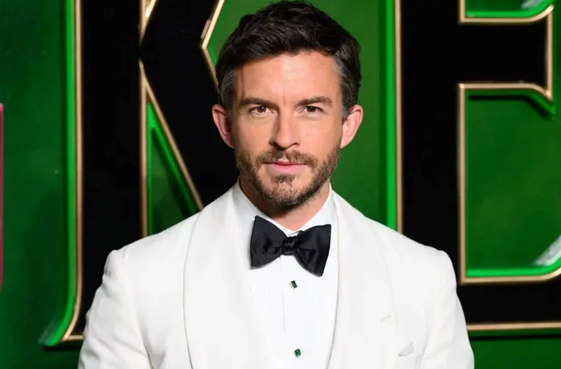 Jonathan Bailey es el hombre más sexy de 2025 según la revista People