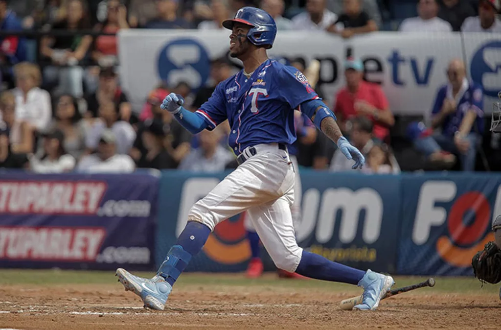 Maikel García se pone a tono para su debut estelar con Tiburones