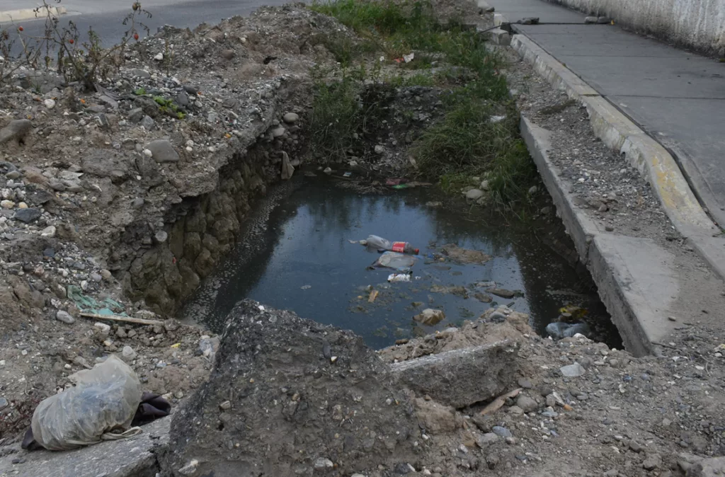 Obreros dejan destruida la calle 17 de El Ujano en Barquisimeto