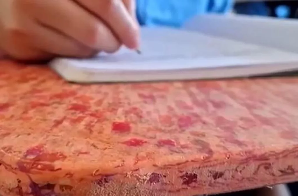 Pupitres ecológicos transforman escuelas de Maracaibo