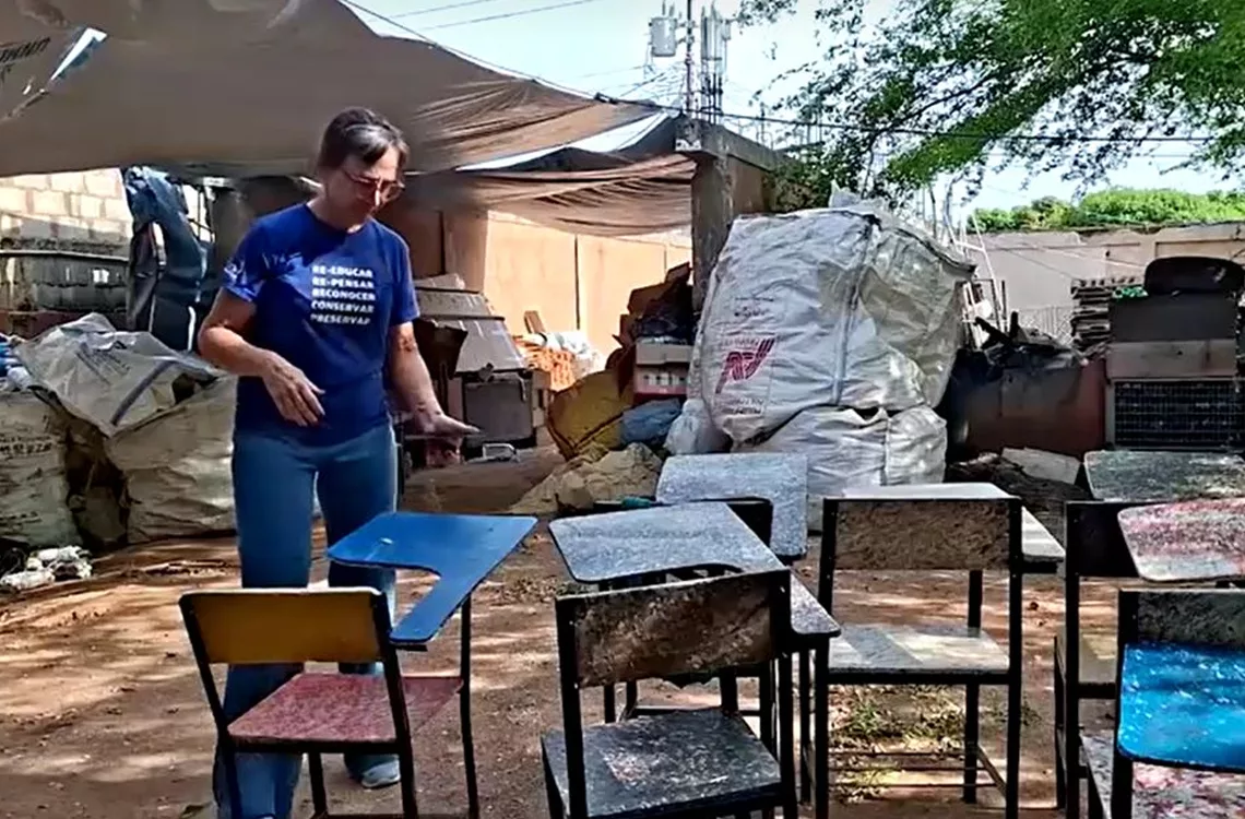 Pupitres ecológicos transforman escuelas de Maracaibo