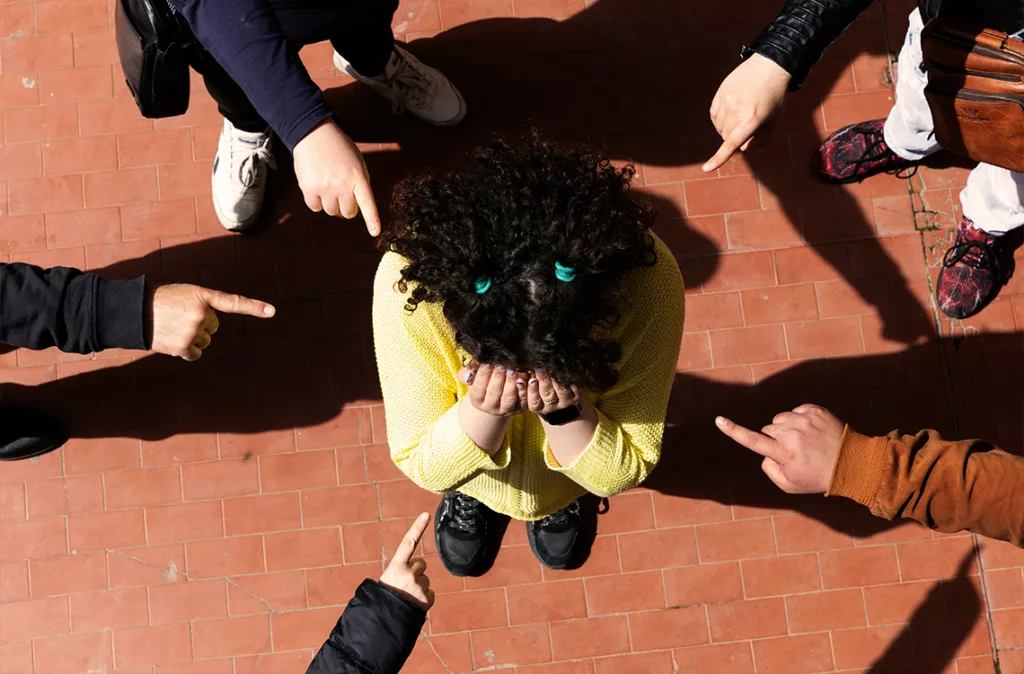 Distorsión del liderazgo conduce al acoso en las aulas de clase