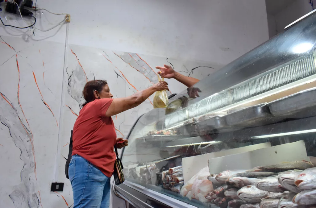 Alimentos y transporte se llevan el 52% de los ingresos en los hogares venezolanos