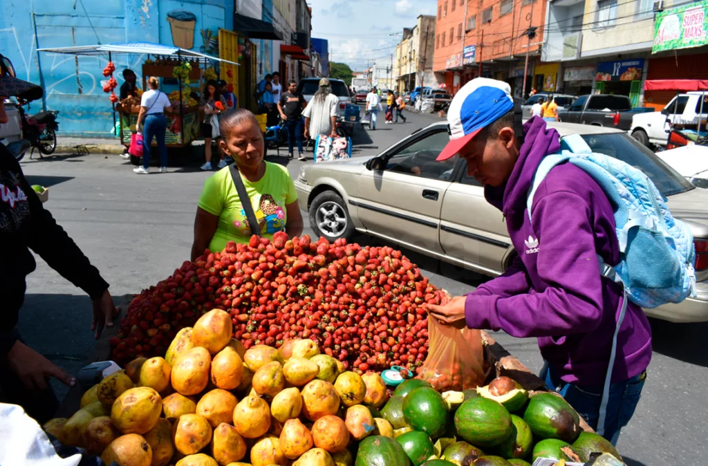 Vendedores informales piden un espacio para trabajar