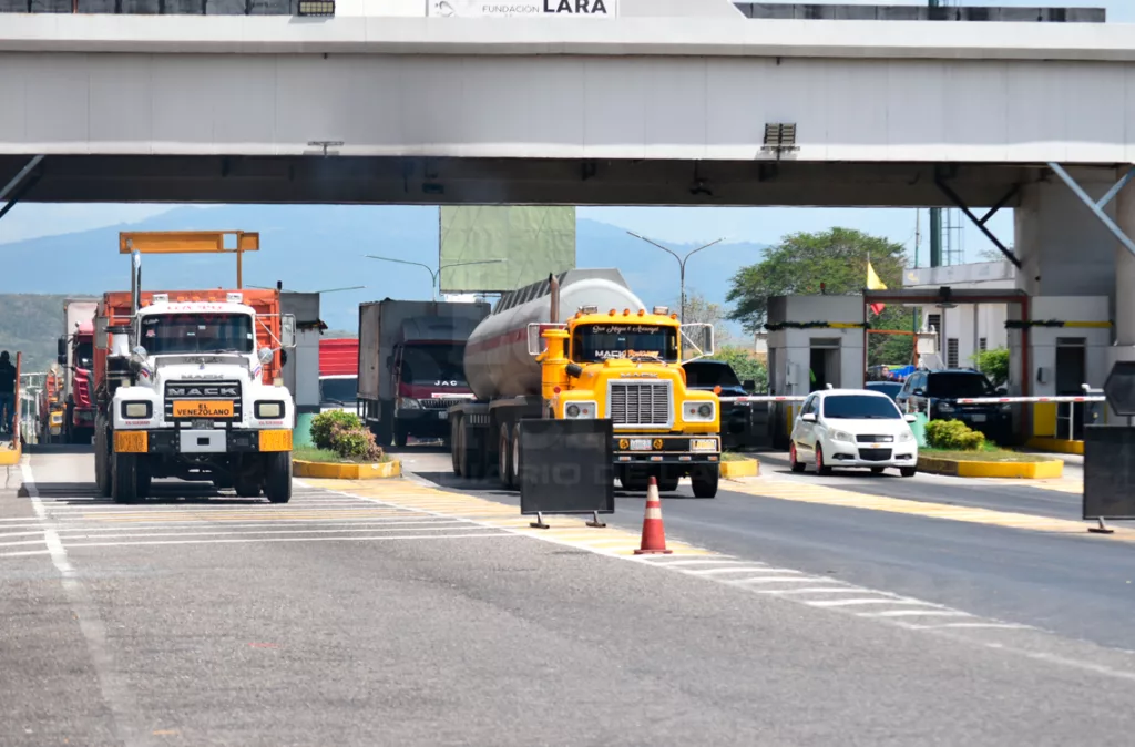 Incremento de peajes toma por sorpresa a conductores de carga pesada