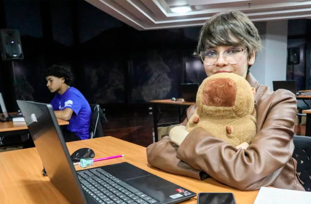 Dos larenses destacan en la Olimpiada Mundial de Jóvenes Físicos 2025