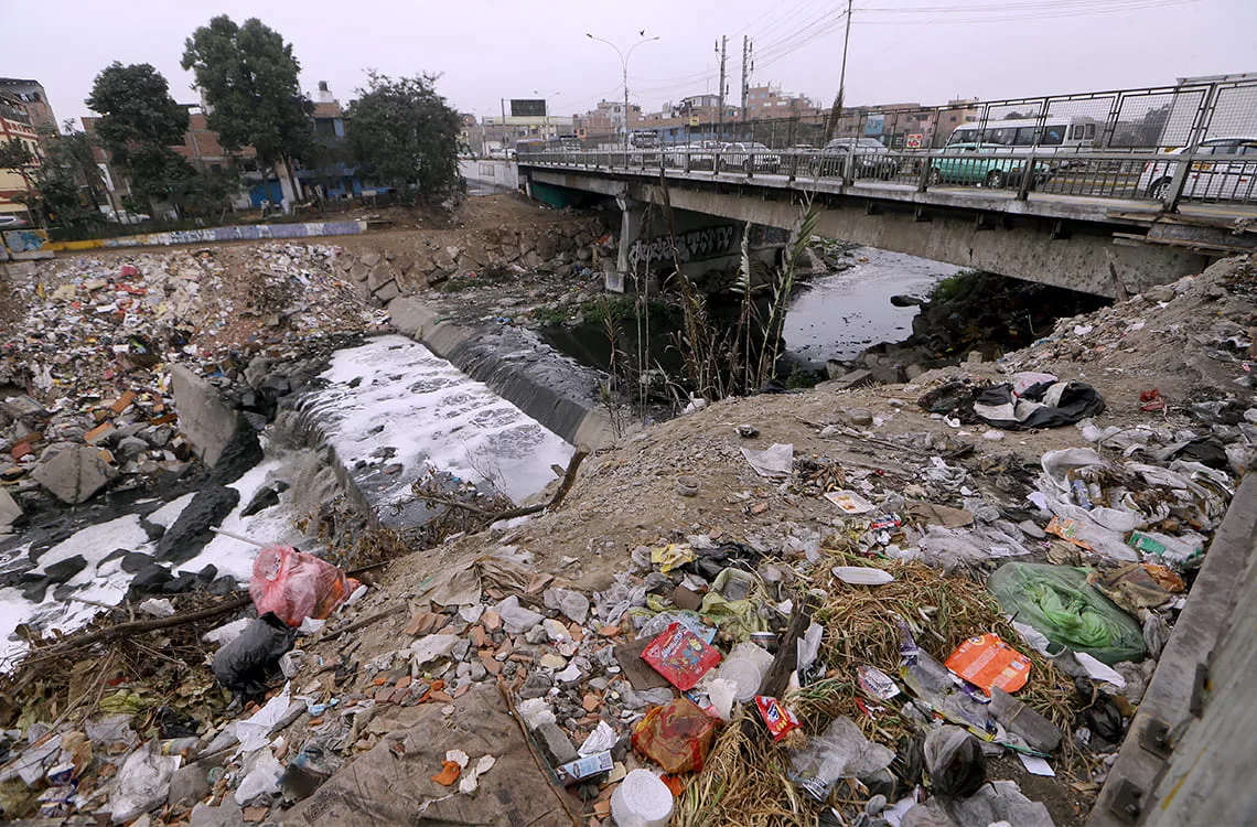 Perú penalizará con 2 a 4 años de cárcel a quien arroje residuos sólidos a ríos Perú penalizará con 2 a 4 años de cárcel a quien arroje residuos sólidos a ríos