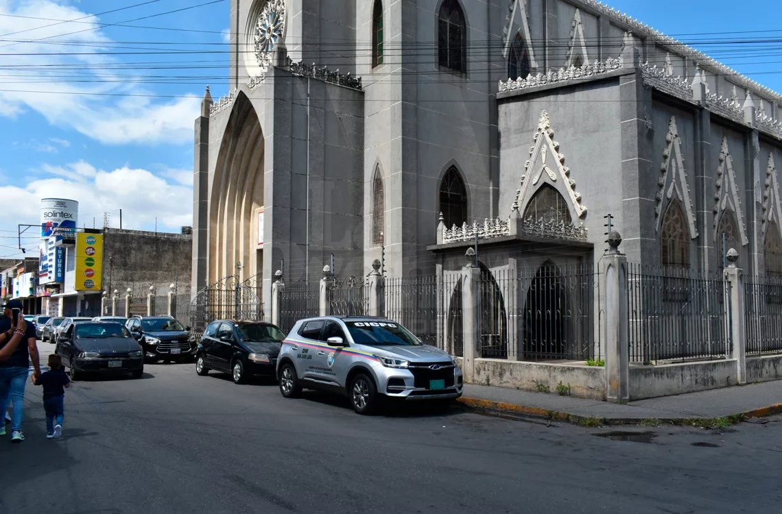 Ladrones hurtan en la Basílica El Cristo Ladrones hurtan en la Basílica El Cristo