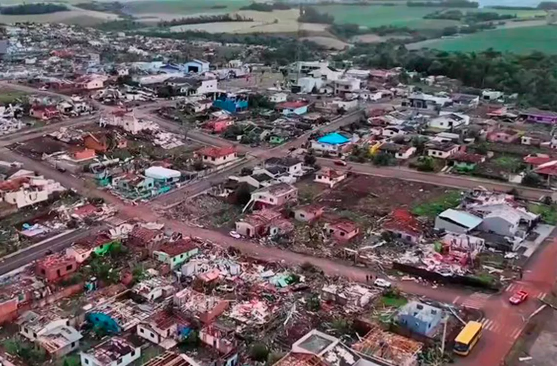 Paso de un tornado en el sur de Brasil deja al menos 430 heridos y 5 fallecidos Paso de un tornado en el sur de Brasil deja al menos 430 heridos y 5 fallecidos