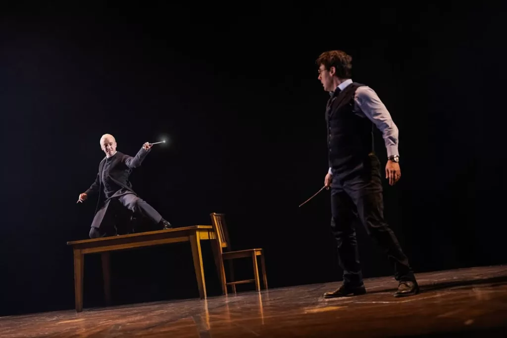 Tom Felton causa revuelo al retomar su papel de Draco Malfoy en la obra de Harry Potter de Broadway